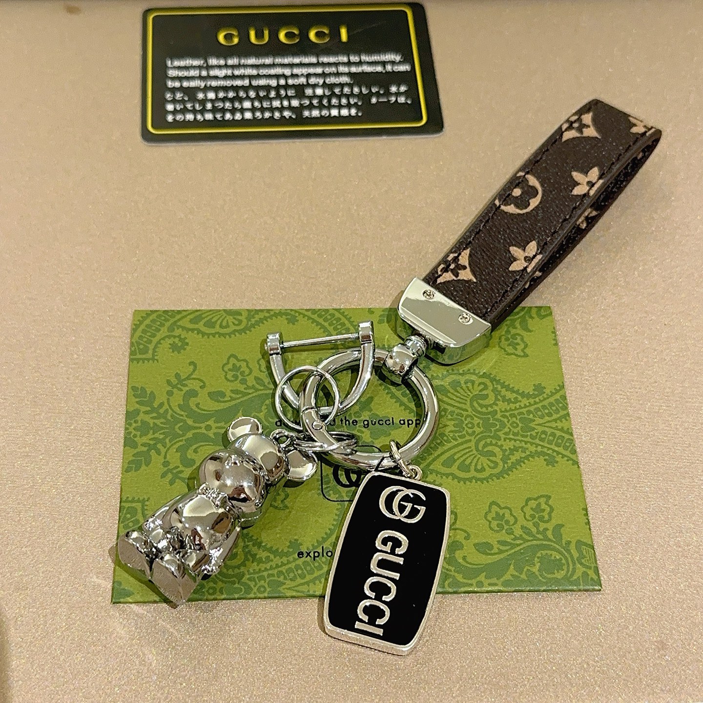    新品发布 👒𝐆𝐮𝐜𝐜𝐢古驰钥匙扣 古驰包包扣 最新款包包挂饰档次更高明星同款Anger Fores