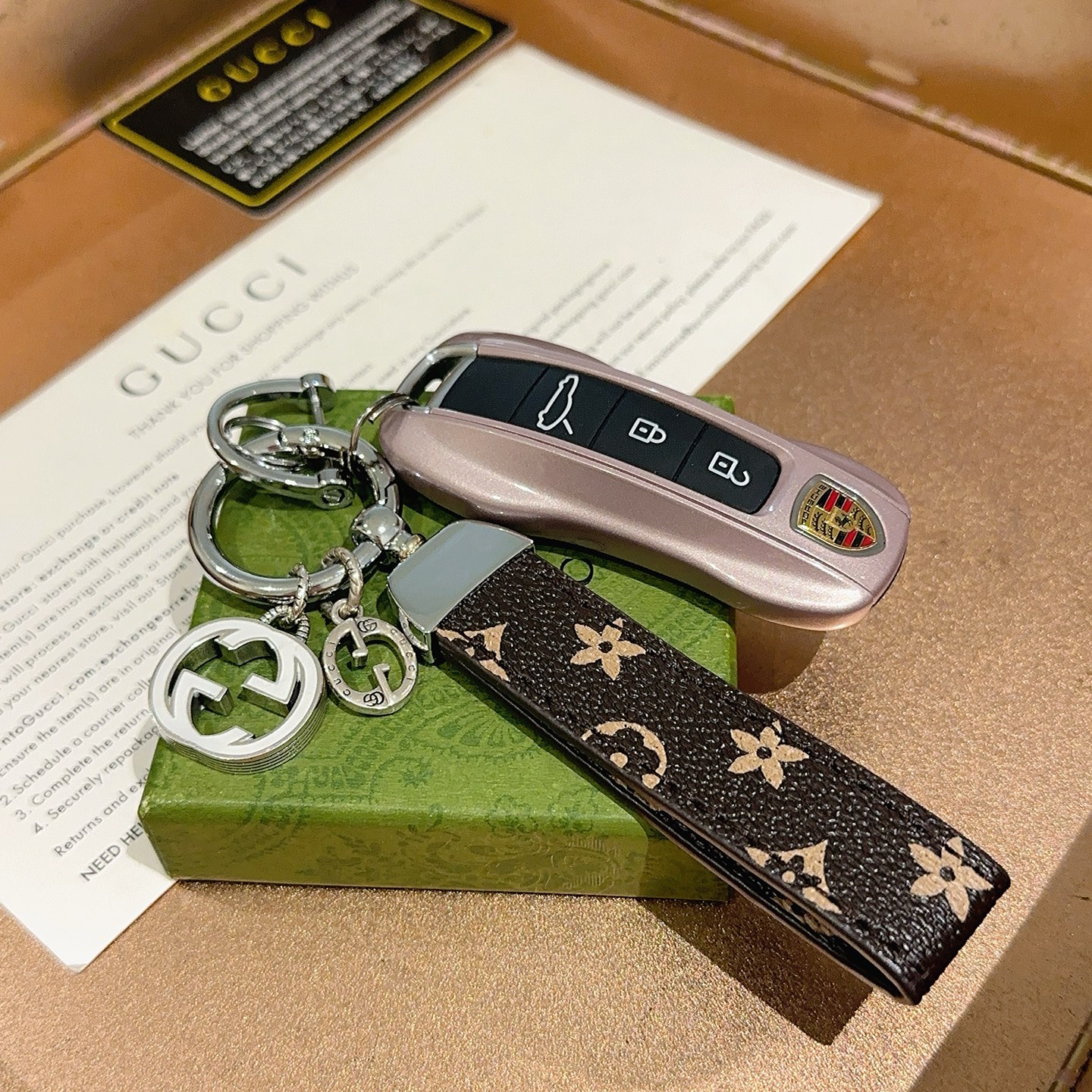    新品发布 👒𝐆𝐮𝐜𝐜𝐢古驰钥匙扣 古驰包包扣 最新款包包挂饰档次更高明星同款Anger Fores