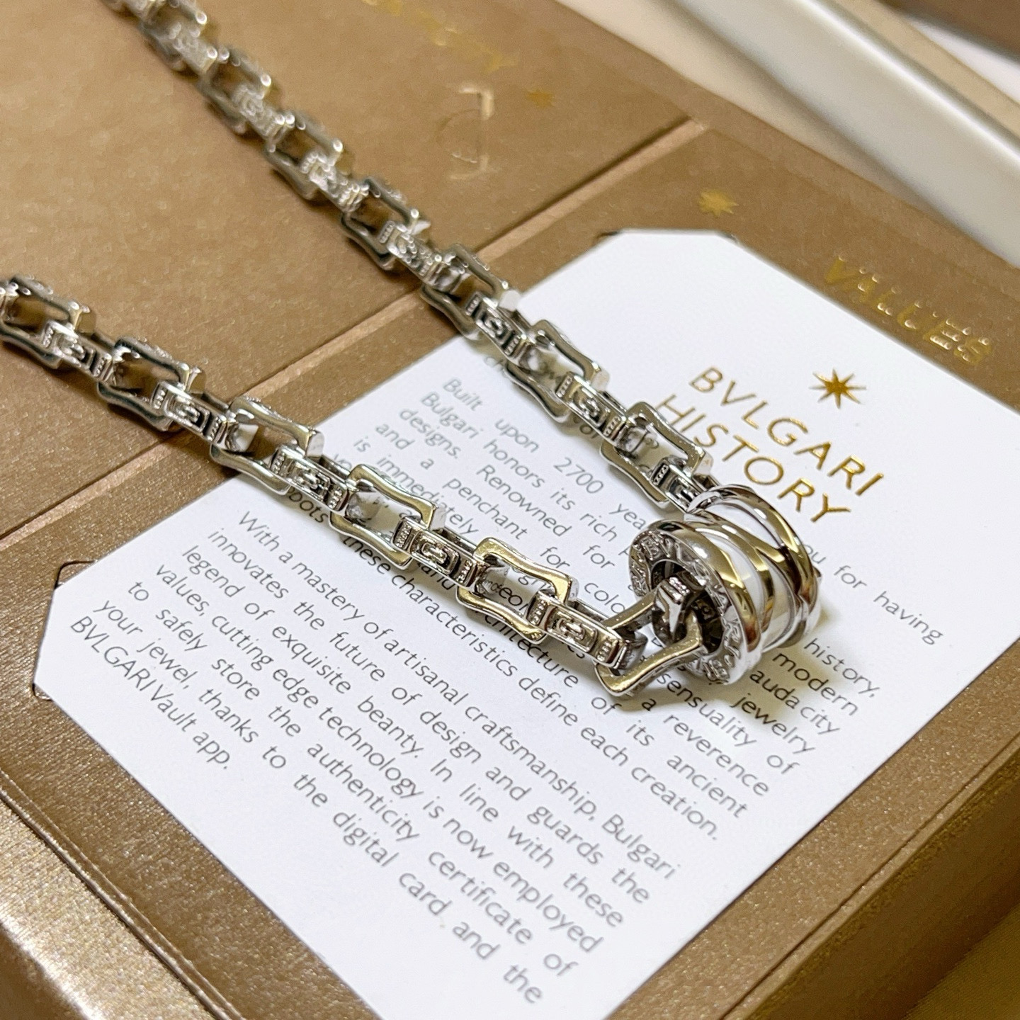  宝格丽项链V金材质 BVLGARI宝格丽 DIVAS‘ DREAM 系列 品相完美，细节无敌，那种独特