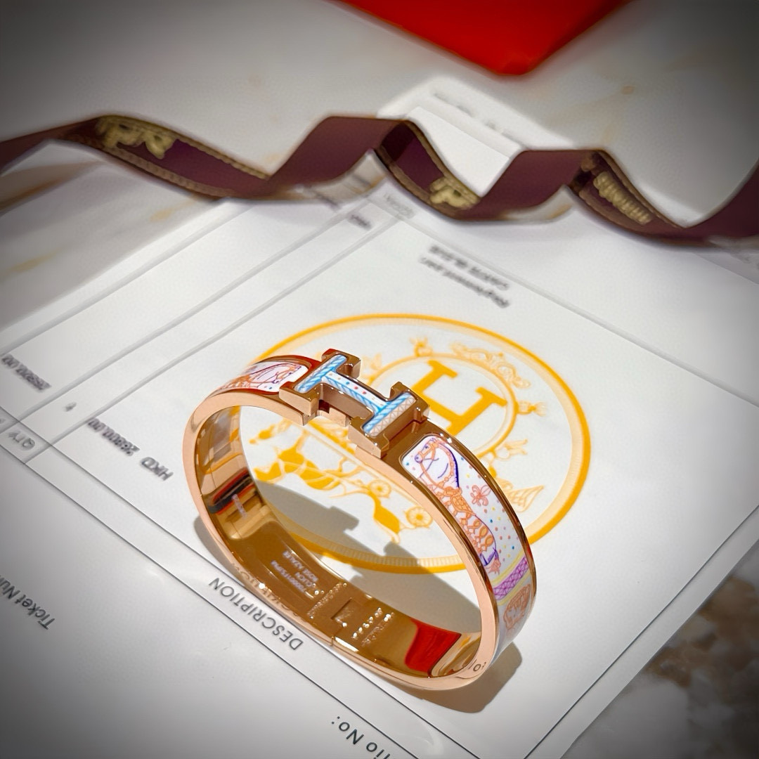 。 Hermes 爱马仕手镯 ❗️原版定制 手环 珐琅工艺太考验师傅的手艺了 要确保色泽手工制作好色色 