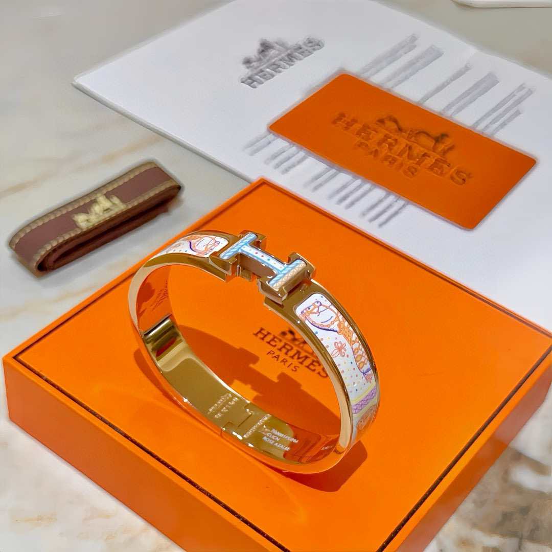。 Hermes 爱马仕手镯 ❗️原版定制 手环 珐琅工艺太考验师傅的手艺了 要确保色泽手工制作好色色 