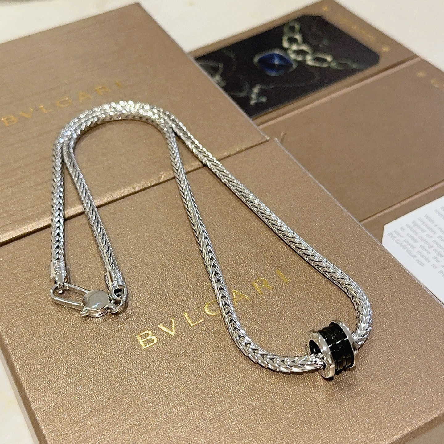  宝格丽项链V金材质 。BVLGARI宝格丽 DIVAS‘ DREAM 系列 品相完美，细节无敌，那种独