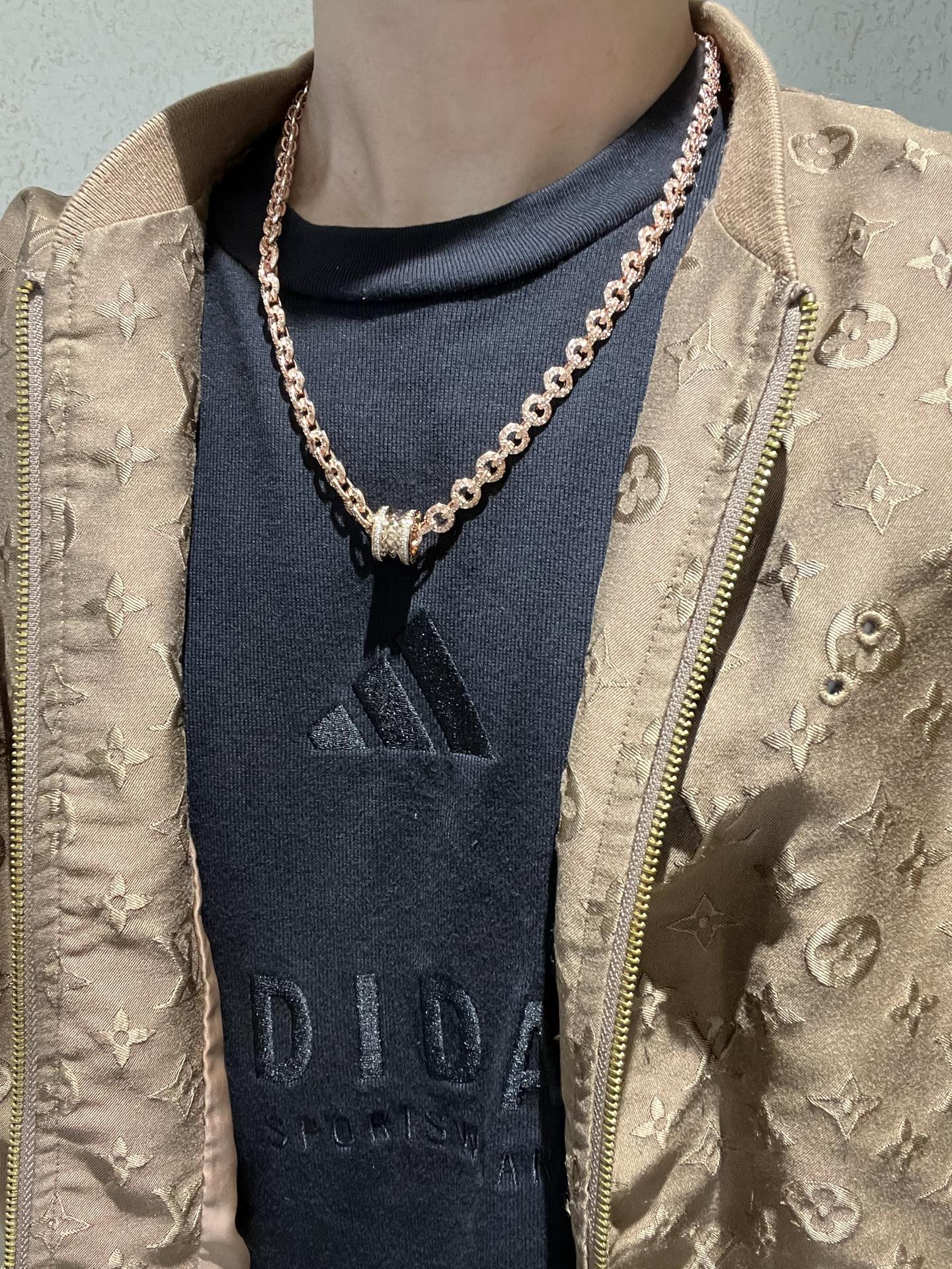  宝格丽项链V金材质 。BVLGARI宝格丽 DIVAS‘ DREAM 系列 品相完美，细节无敌，那种独