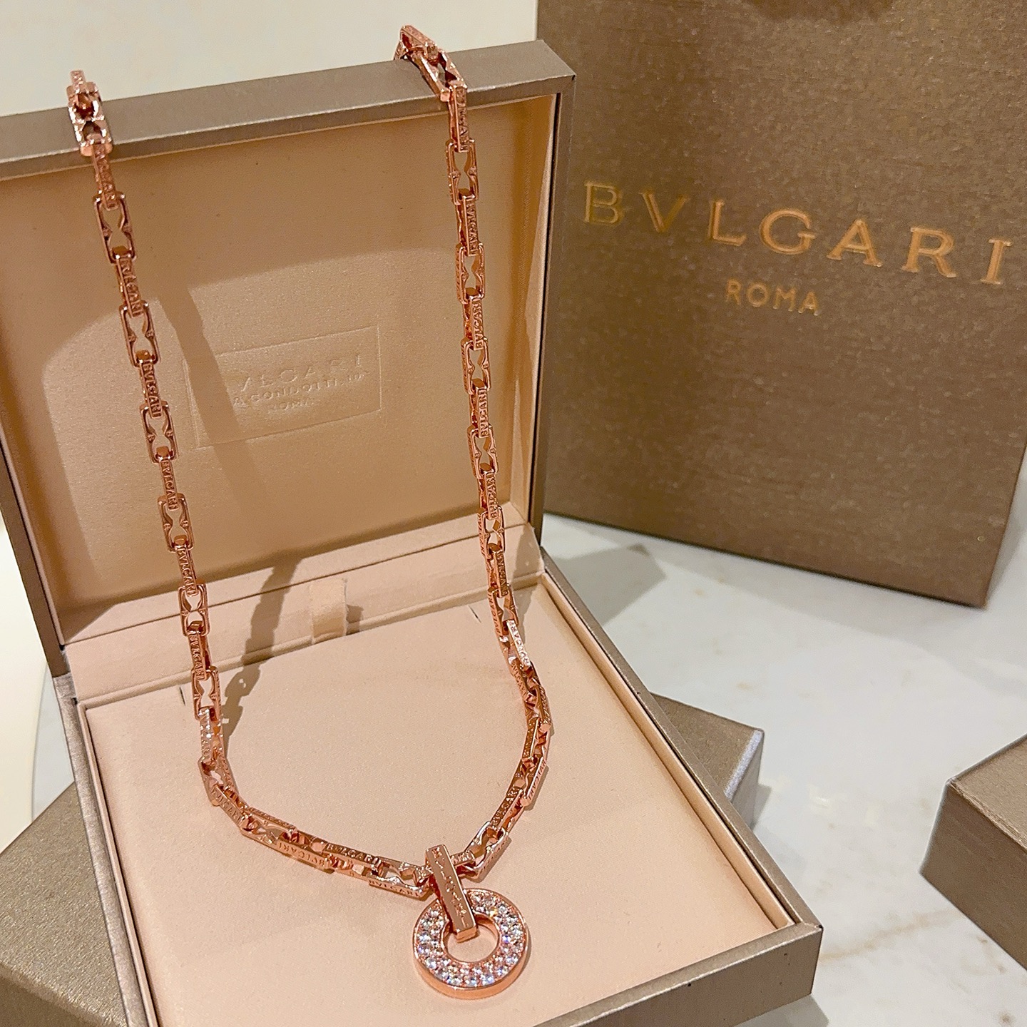  宝格丽项链V金材质 。BVLGARI宝格丽 DIVAS‘ DREAM 系列 品相完美，细节无敌，那种独