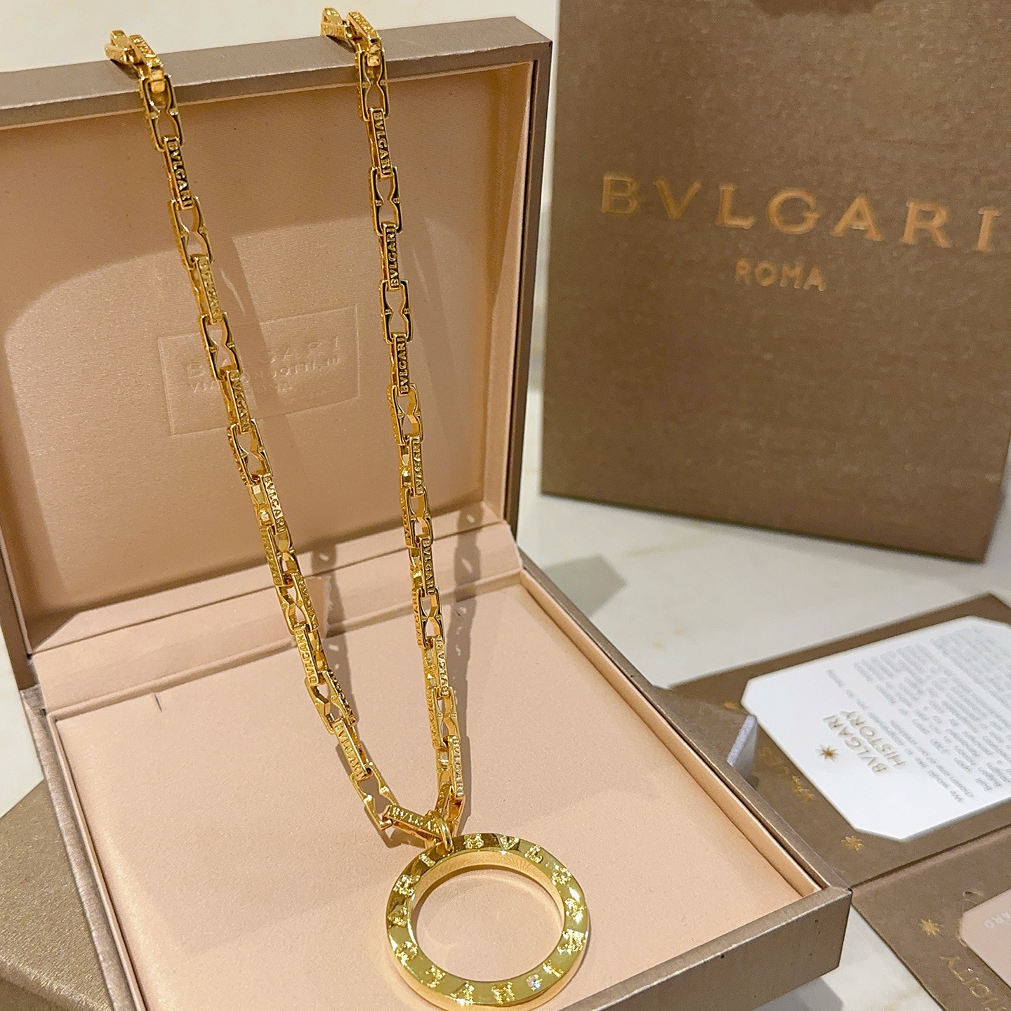  宝格丽项链V金材质 。BVLGARI宝格丽 DIVAS‘ DREAM 系列 品相完美，细节无敌，那种独
