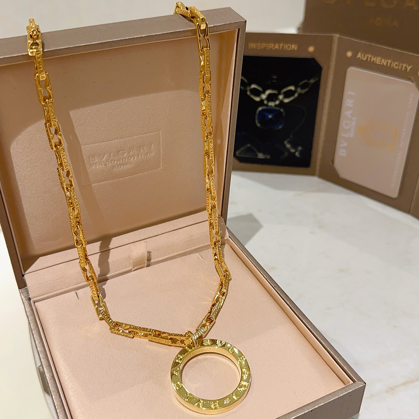  宝格丽项链V金材质 。BVLGARI宝格丽 DIVAS‘ DREAM 系列 品相完美，细节无敌，那种独