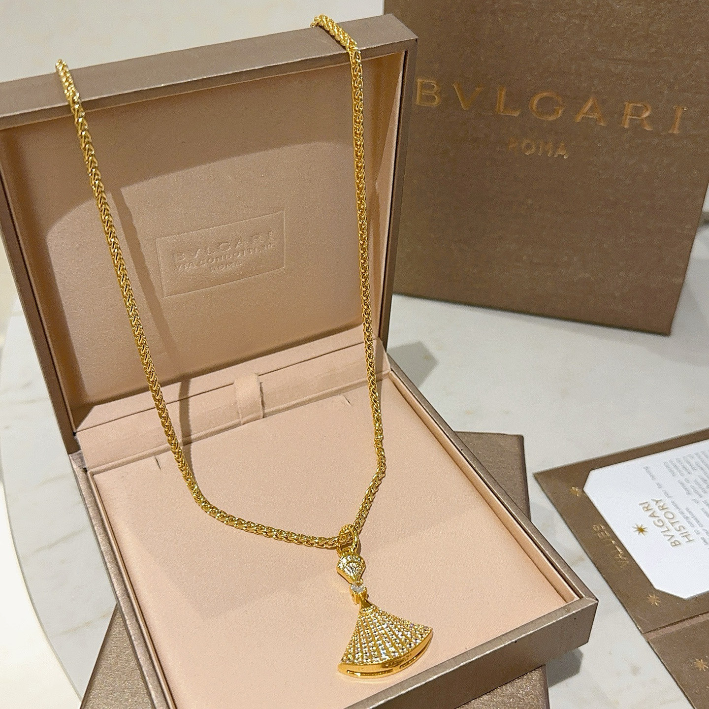  宝格丽项链V金材质 BVLGARI宝格丽 DIVAS‘ DREAM 系列 品相完美，细节无敌，那种独特