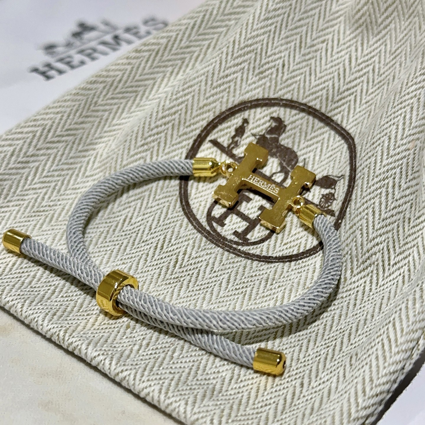     新品发售 👒🐎爱马仕手绳手环最新款纯手工编织材质档次更高明星同款H系列系列🎸经典款系列手链手绳
