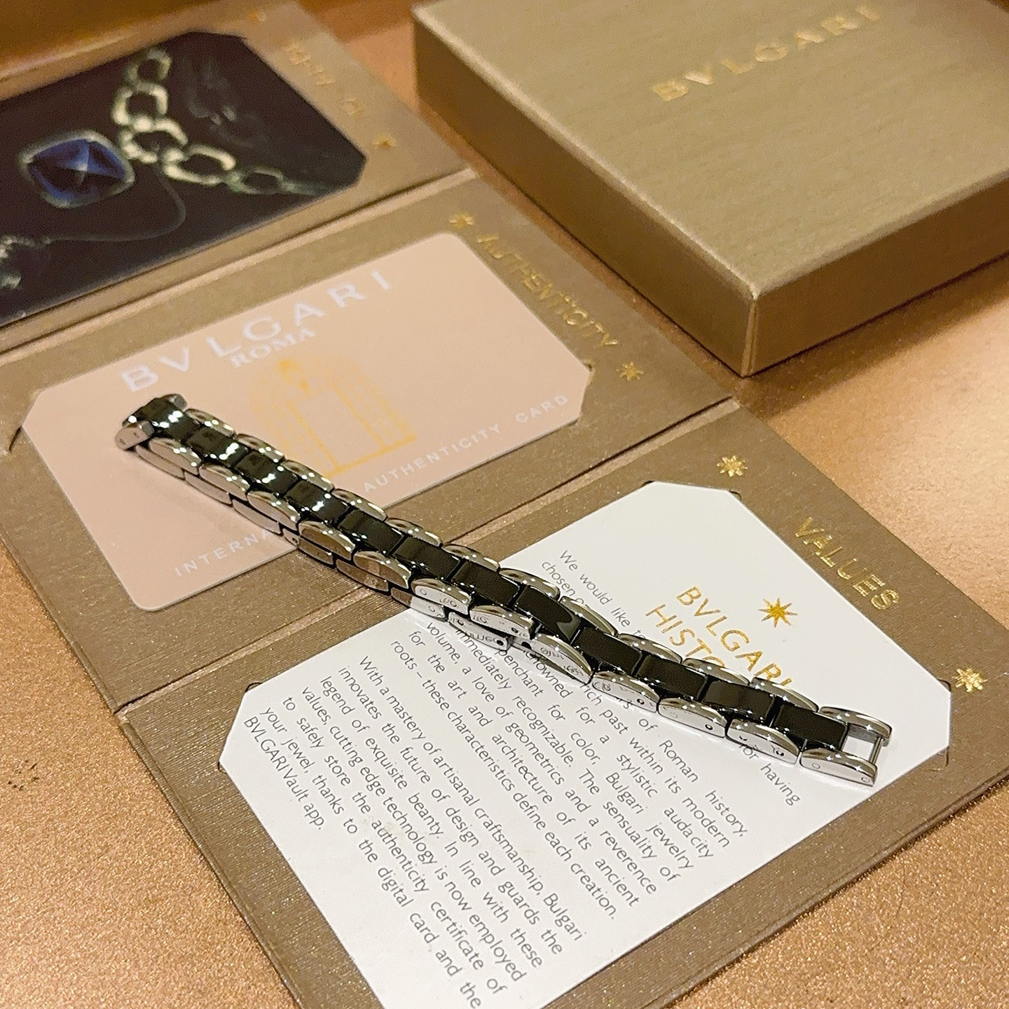 。宝格丽手链V金加陶瓷材质 BVLGARI宝格丽 DIVAS‘ DREAM 系列 黑色材质全陶瓷 品相完