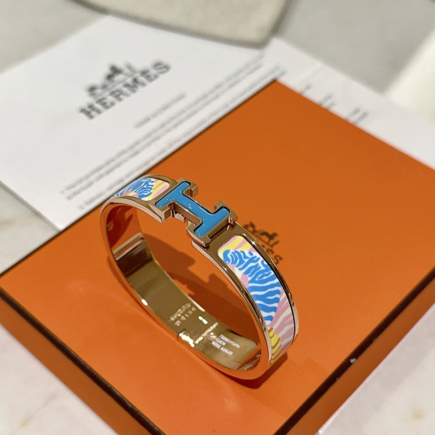 。 Hermes 爱马仕手镯 ❗️v金原版定制 爱马仕手环 珐琅工艺太考验师傅的手艺了 要确保色泽手工制