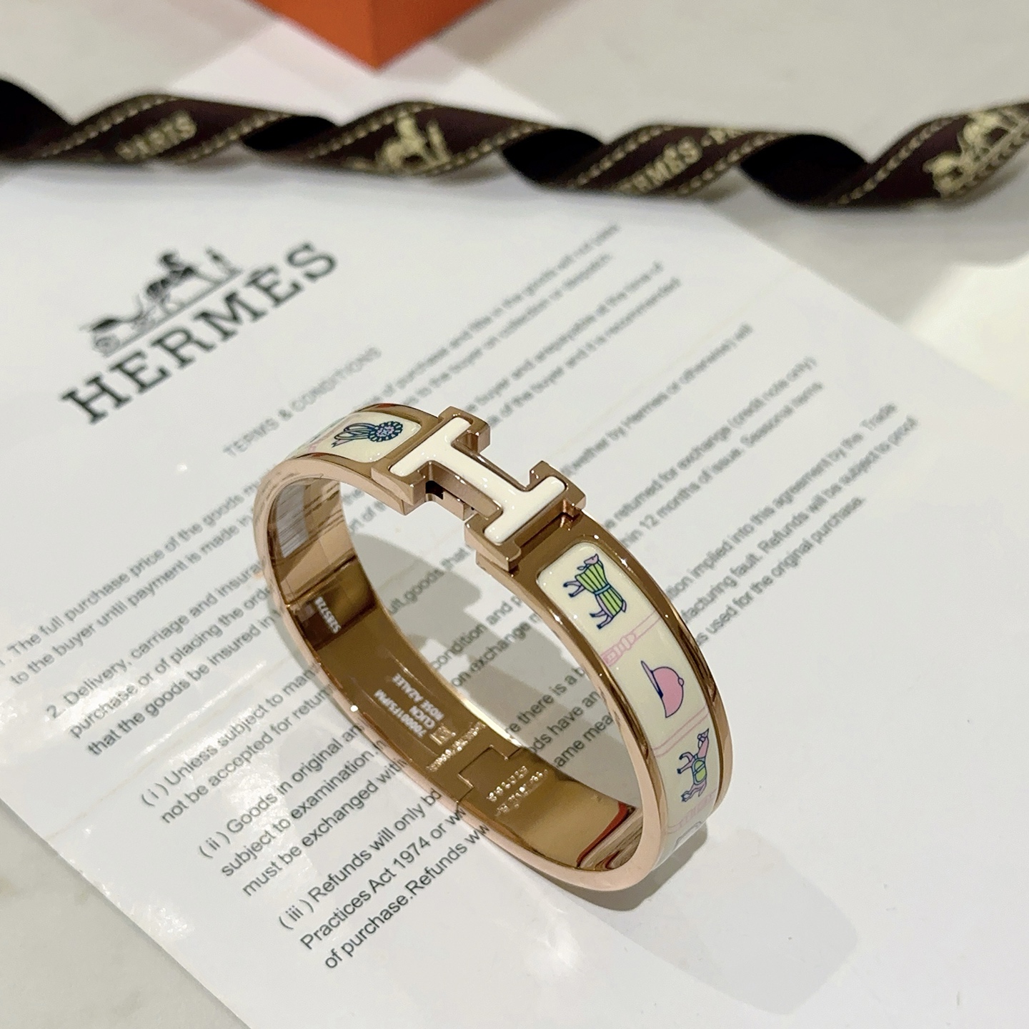 。 Hermes 爱马仕手镯 ❗️v金原版定制 爱马仕手环 珐琅工艺太考验师傅的手艺了 要确保色泽手工制