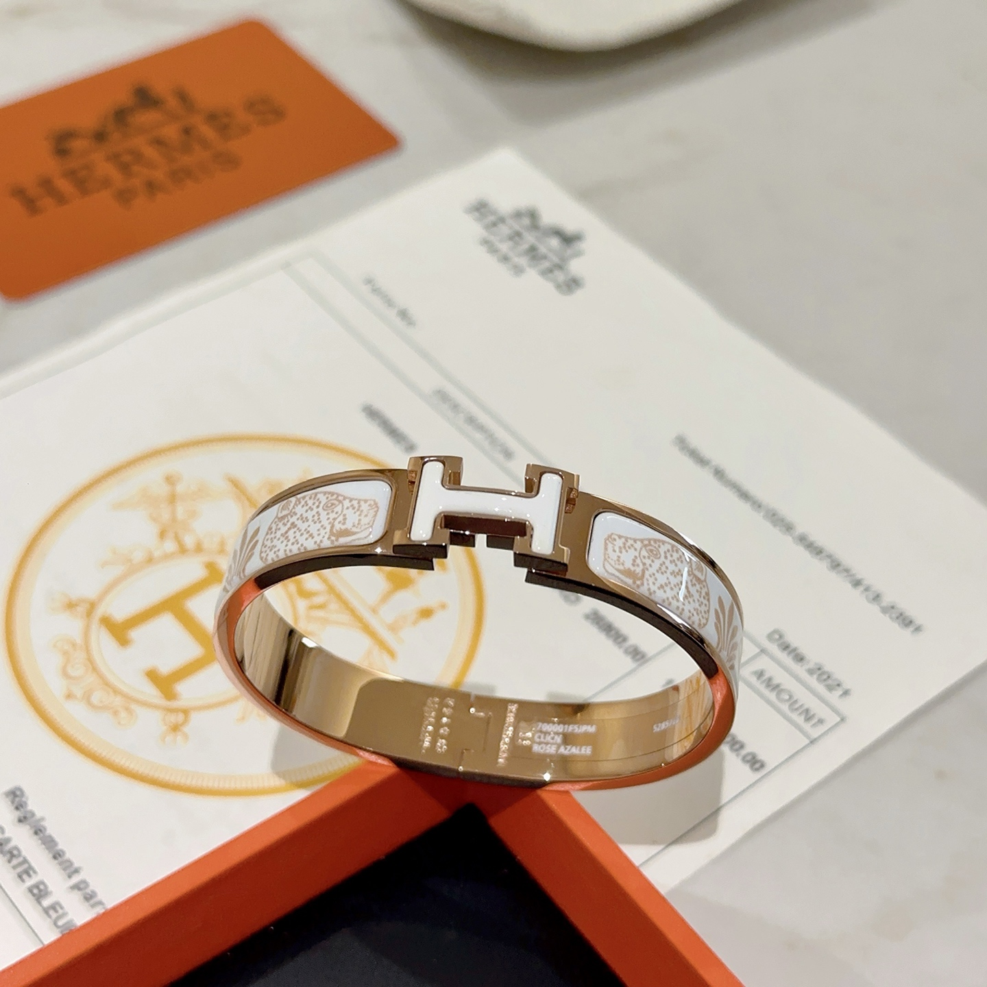 。 Hermes 爱马仕手镯 ❗️v金原版定制 爱马仕手环 珐琅工艺太考验师傅的手艺了 要确保色泽手工制