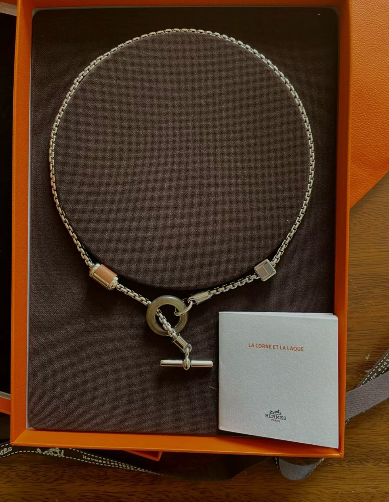 。 Hermes 爱马仕项链 黑圈项链 亚金材质电镀18k白金。