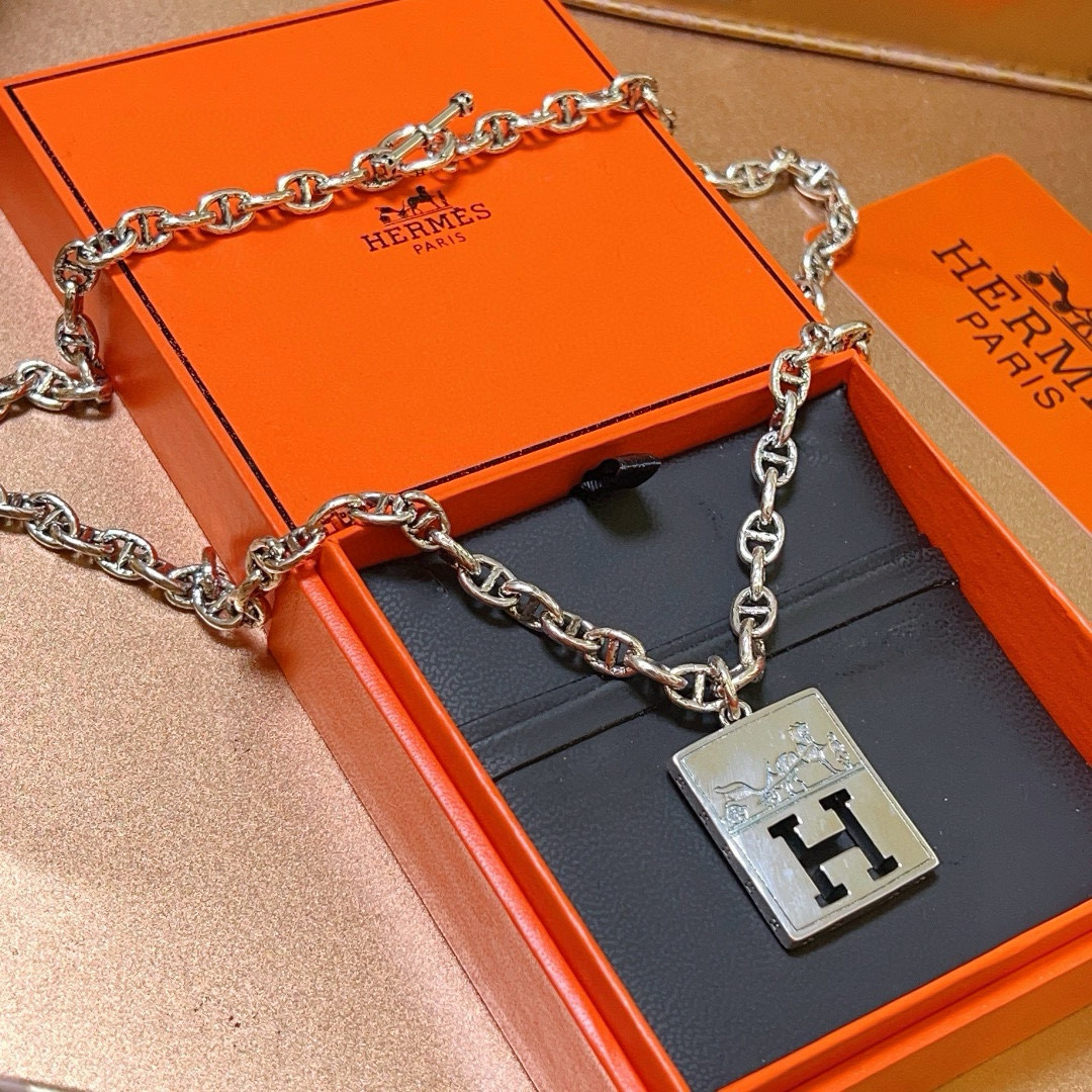 🐴🐴🐴 爱马仕项链 新品发布 HERMES 必备款猪鼻子系列首饰 高端定制.高端链条经典搭配 新品 简单