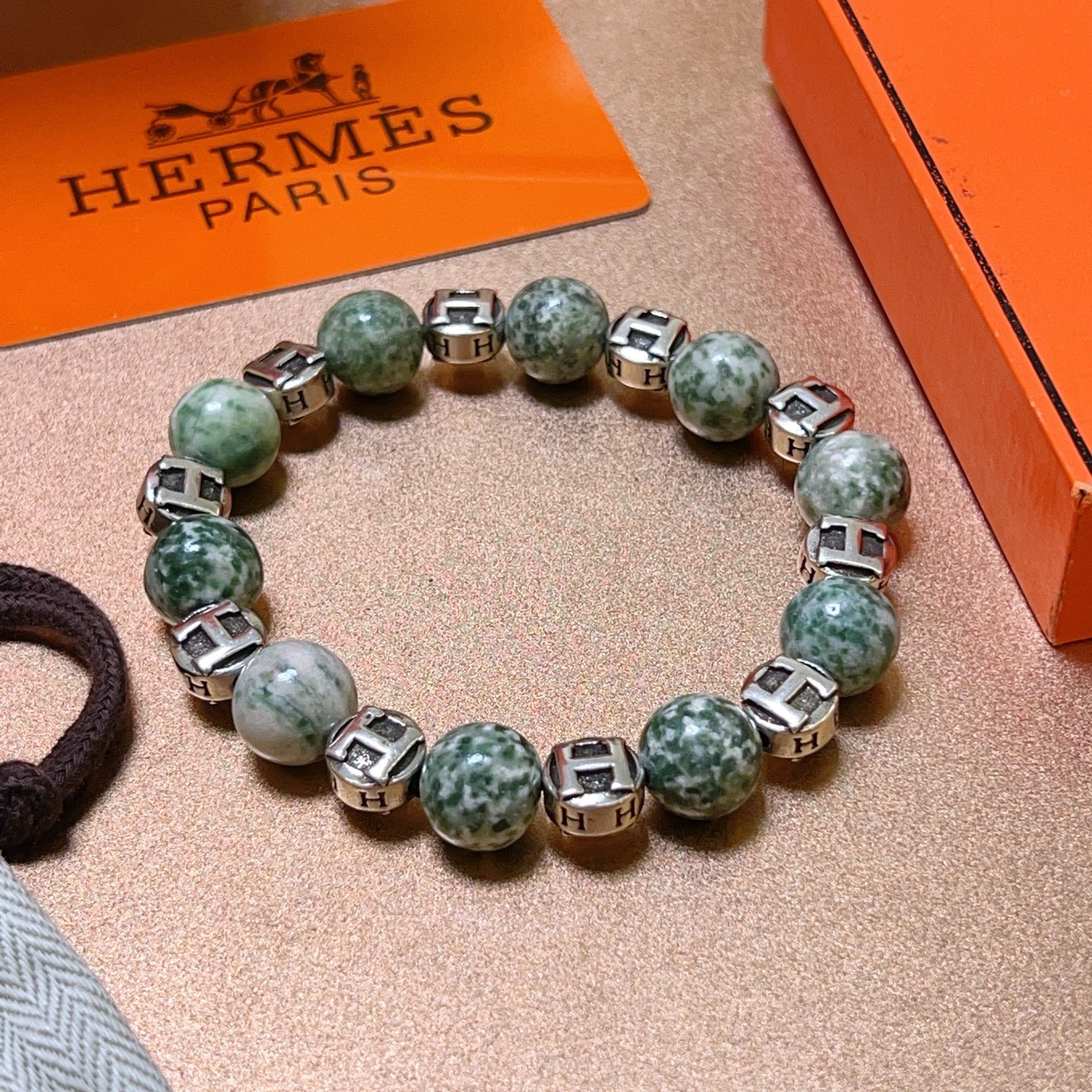   新品发布 👒Hermas爱马仕手链👨👩奢华爱马仕手串 天然石药王石手链男女同款 最新款全件串珠手链档