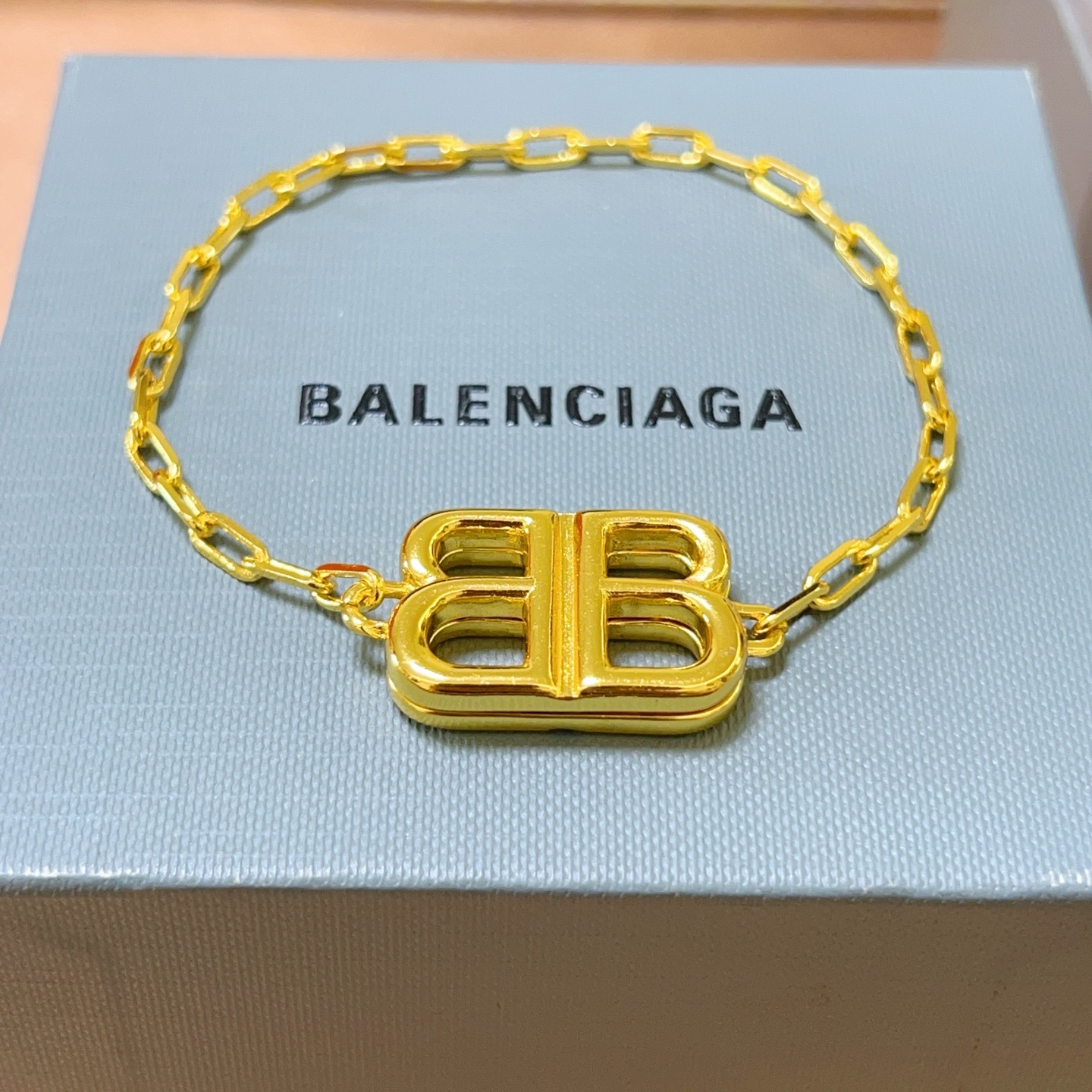 。 原单货🔹🔹新品 巴黎世家手链Balenciaga手链🔹专柜一致巴黎世家手链 男士火爆款出货 设计独特