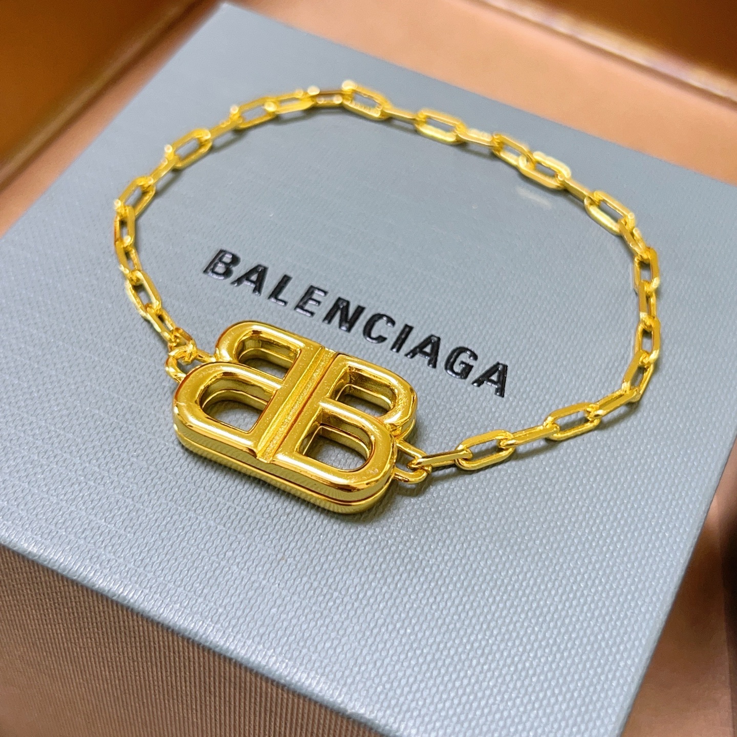 。 原单货🔹🔹新品 巴黎世家手链Balenciaga手链🔹专柜一致巴黎世家手链 男士火爆款出货 设计独特