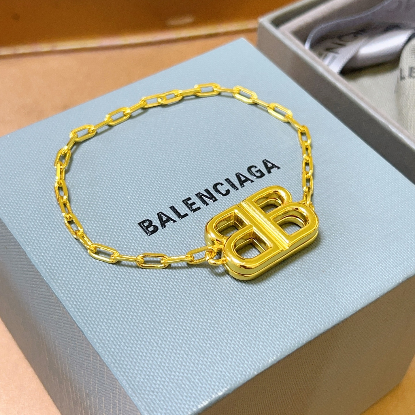 。 原单货🔹🔹新品 巴黎世家手链Balenciaga手链🔹专柜一致巴黎世家手链 男士火爆款出货 设计独特