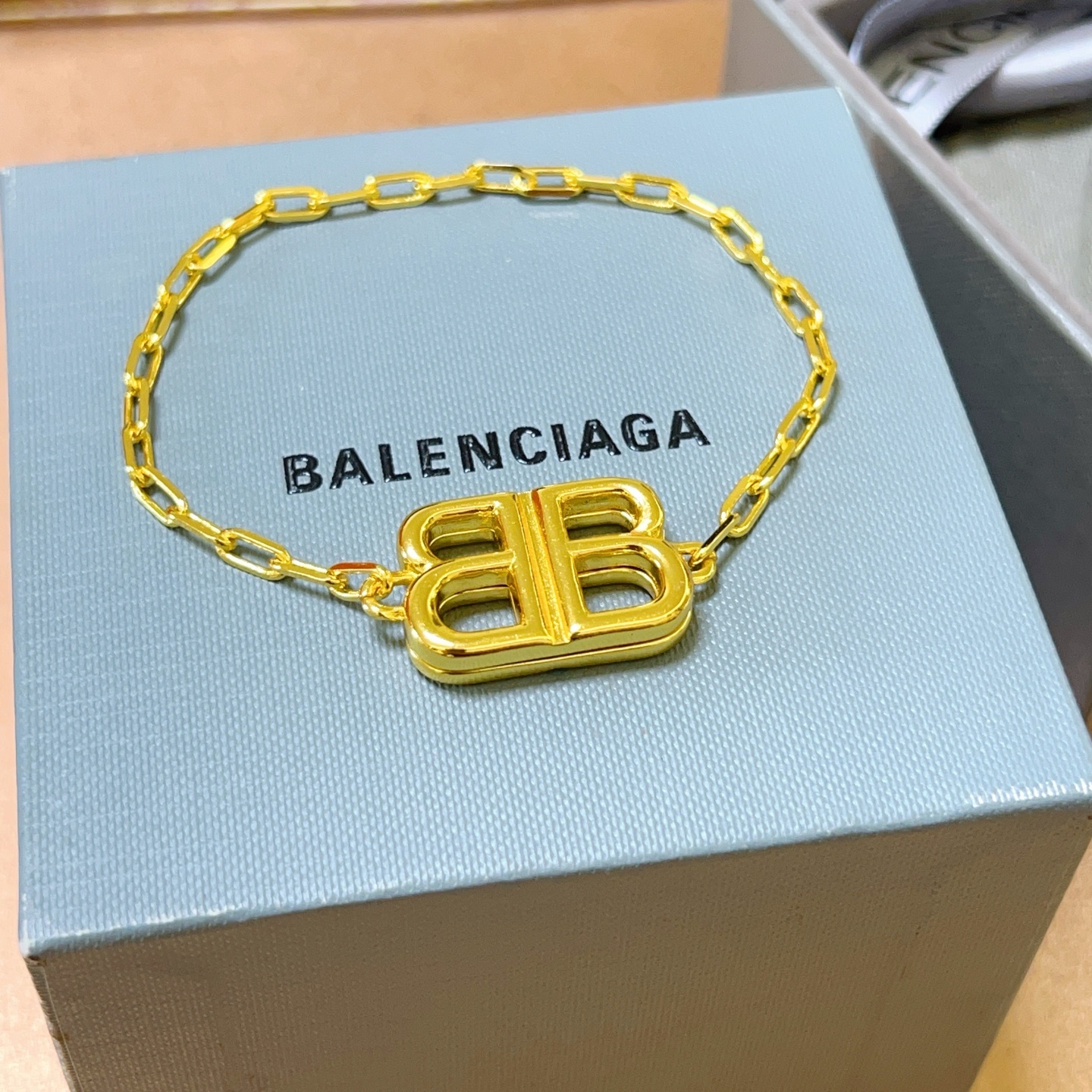 。 原单货🔹🔹新品 巴黎世家手链Balenciaga手链🔹专柜一致巴黎世家手链 男士火爆款出货 设计独特