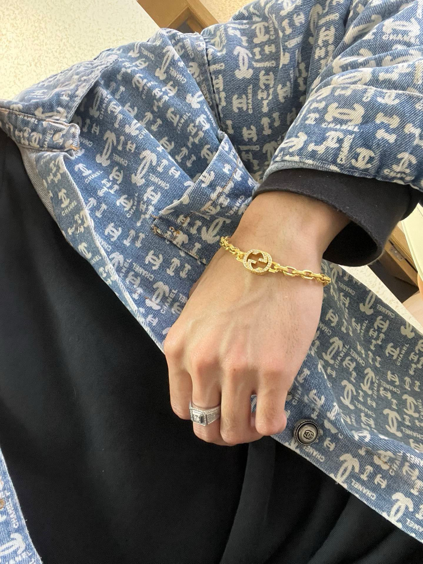 。太帅啦😘 最新出炉黄金土豪版手链 独家高品质🌼 Gucci古驰手链最新款的经典款 精致无论款式 质感 