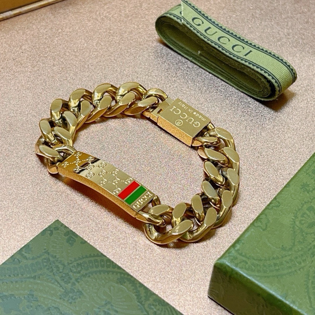 。 2025款新出炉🌼 Gucci古驰手链最新款的经典款 精致无论款式 质感 都是绝对的顶尖feel 只