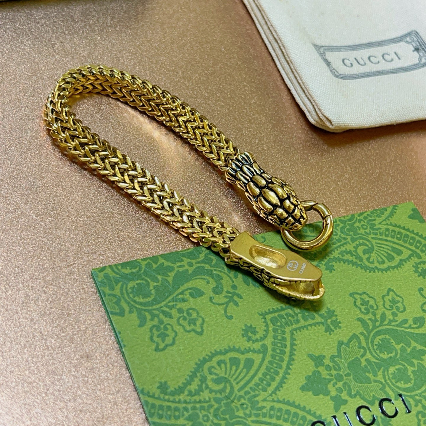  。 古驰蛇年新款推荐款2025最新出炉🌼 Gucci古驰手链最新款的双蛇头经典款 精致无论款式 质感 