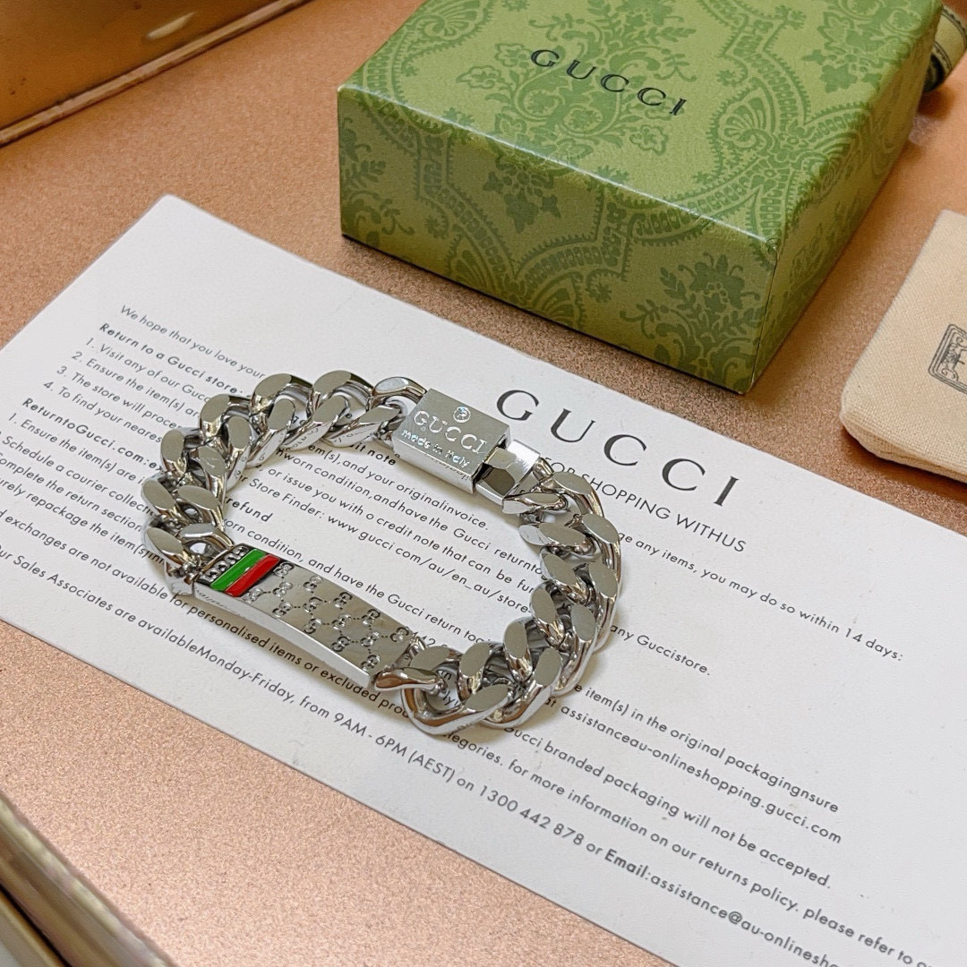 。 2025款新出炉🌼 Gucci古驰手链最新款的经典款 精致无论款式 质感 都是绝对的顶尖feel 只