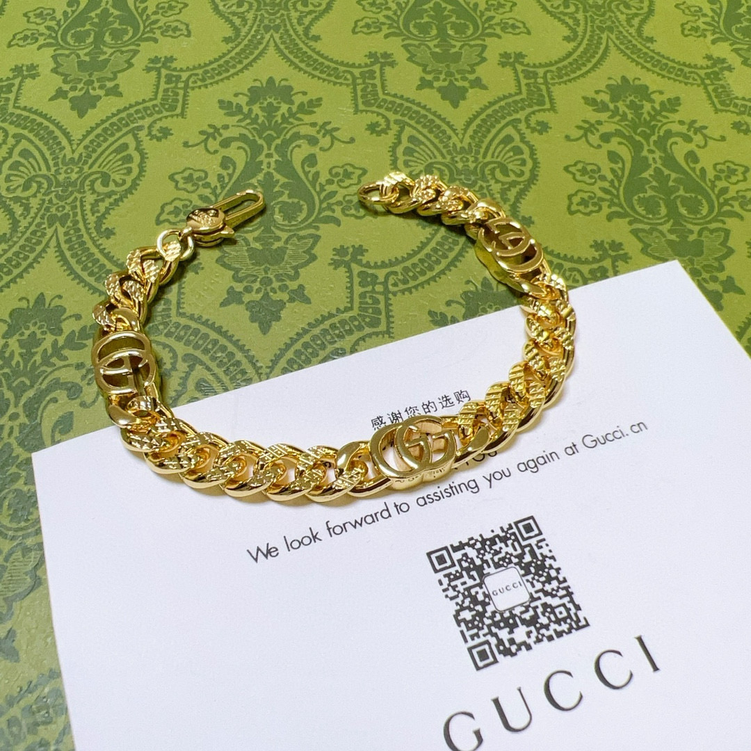 。 最新出炉土豪版手链 认准细节链身闪沙效果  独家高品质🌼 Gucci古驰手链最新款的经典款 精致无论