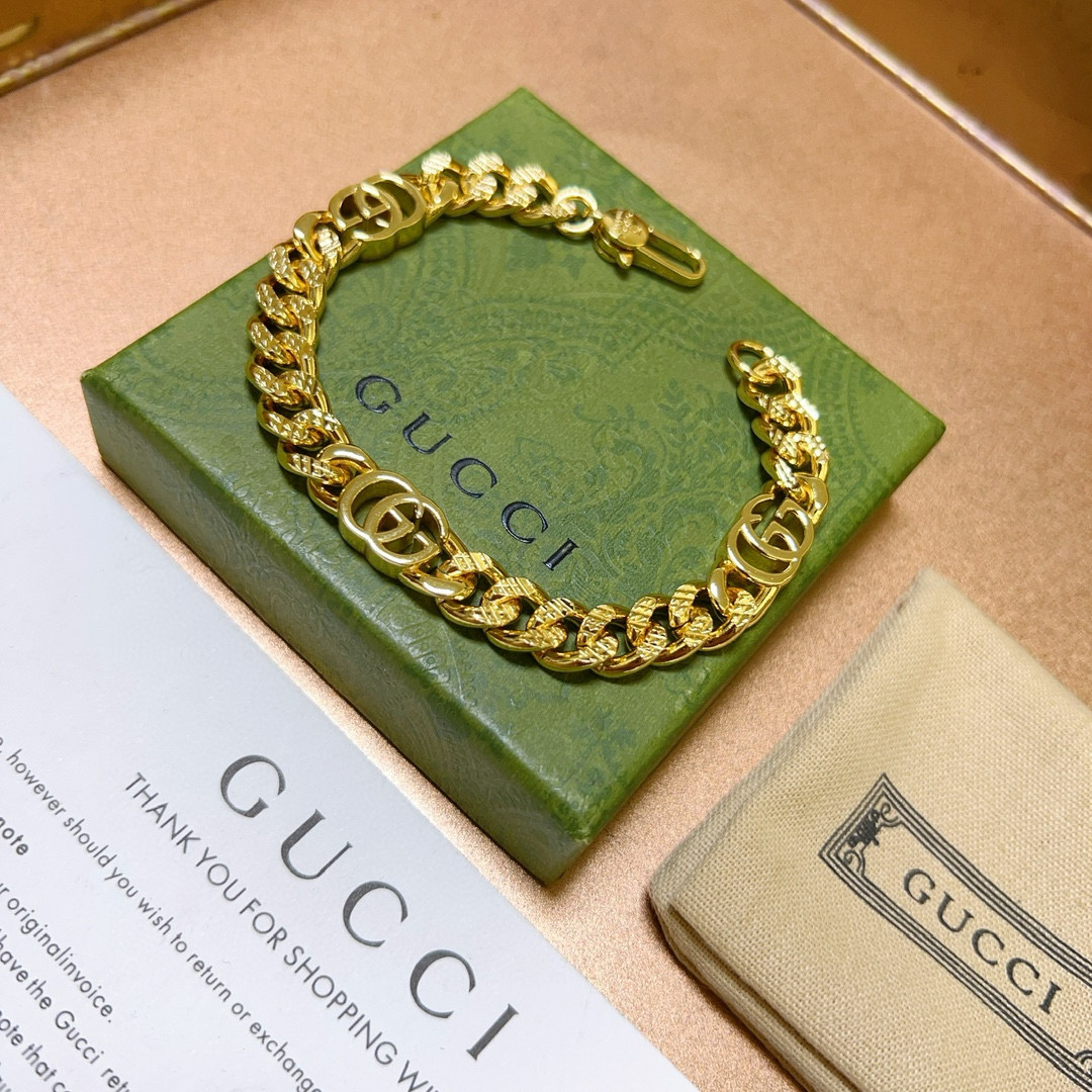 。 最新出炉土豪版手链 认准细节链身闪沙效果  独家高品质🌼 Gucci古驰手链最新款的经典款 精致无论