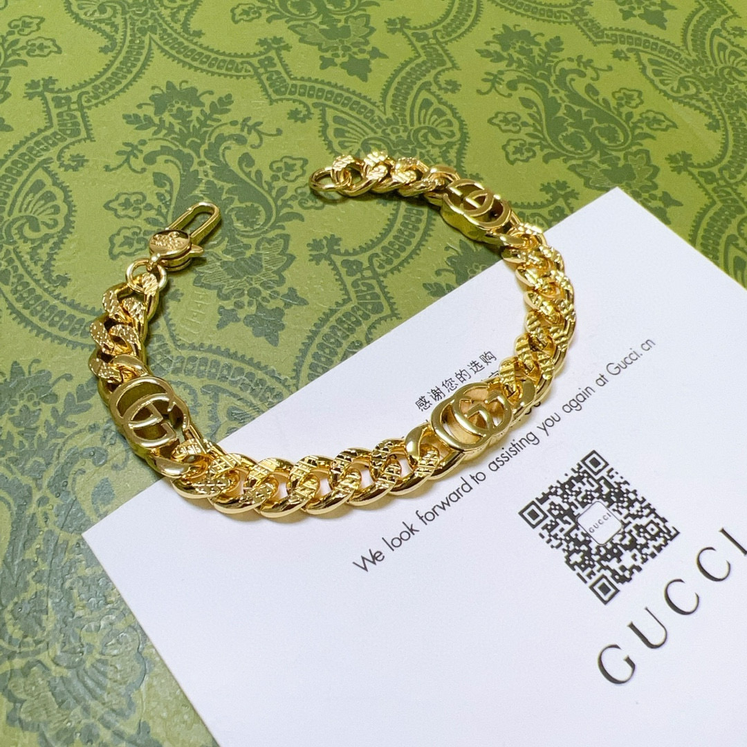 。 最新出炉土豪版手链 认准细节链身闪沙效果  独家高品质🌼 Gucci古驰手链最新款的经典款 精致无论