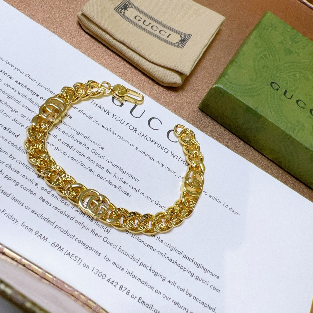 。 最新出炉土豪版手链 认准细节链身闪沙效果  独家高品质🌼 Gucci古驰手链最新款的经典款 精致无论