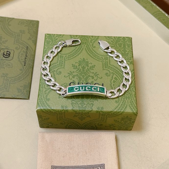 。 2025最新出炉🌼 Gucci古驰手链最新款的经典款 精致无论款式 质感 都是绝对的顶尖feel 只