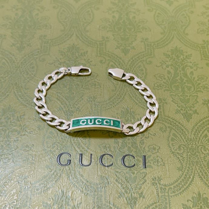 。 2025最新出炉🌼 Gucci古驰手链最新款的经典款 精致无论款式 质感 都是绝对的顶尖feel 只