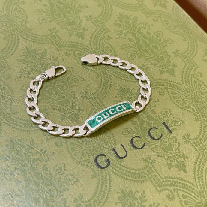 。 2025最新出炉🌼 Gucci古驰手链最新款的经典款 精致无论款式 质感 都是绝对的顶尖feel 只