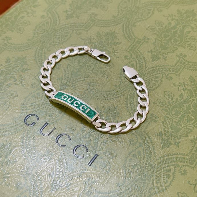 。 2025最新出炉🌼 Gucci古驰手链最新款的经典款 精致无论款式 质感 都是绝对的顶尖feel 只