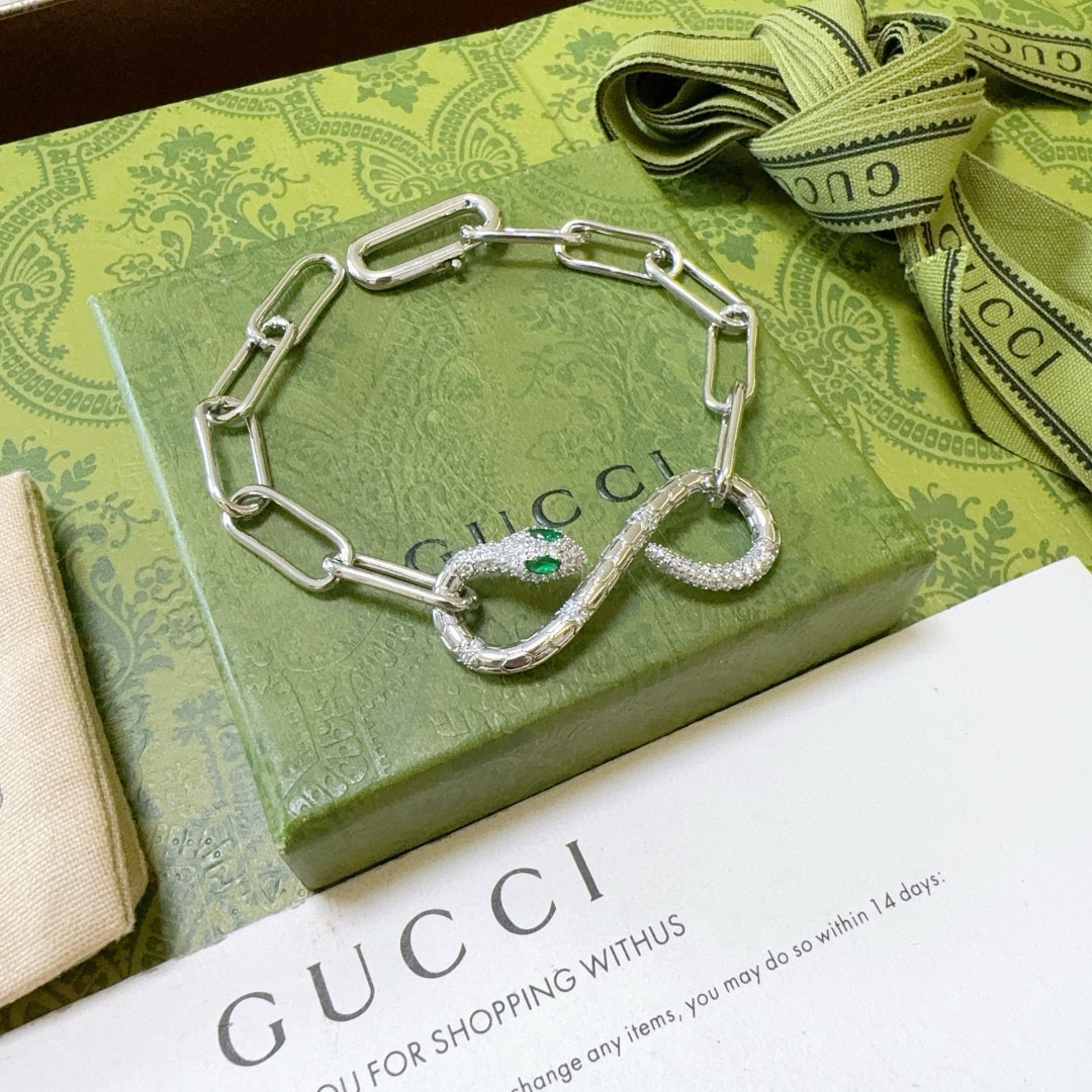 。 古驰推荐款2025最新出炉🌼 Gucci古驰手链最新款的经典款 精致无论款式 质感 都是绝对的顶尖f