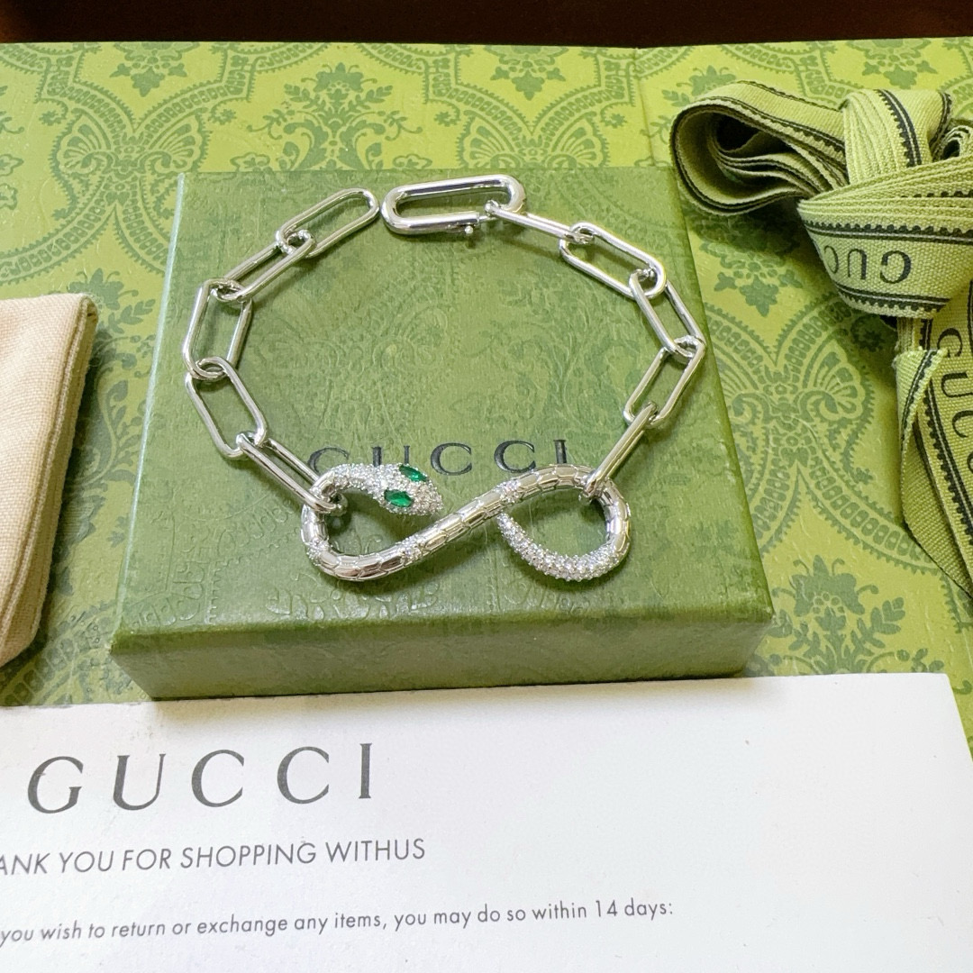 。 古驰推荐款2025最新出炉🌼 Gucci古驰手链最新款的经典款 精致无论款式 质感 都是绝对的顶尖f
