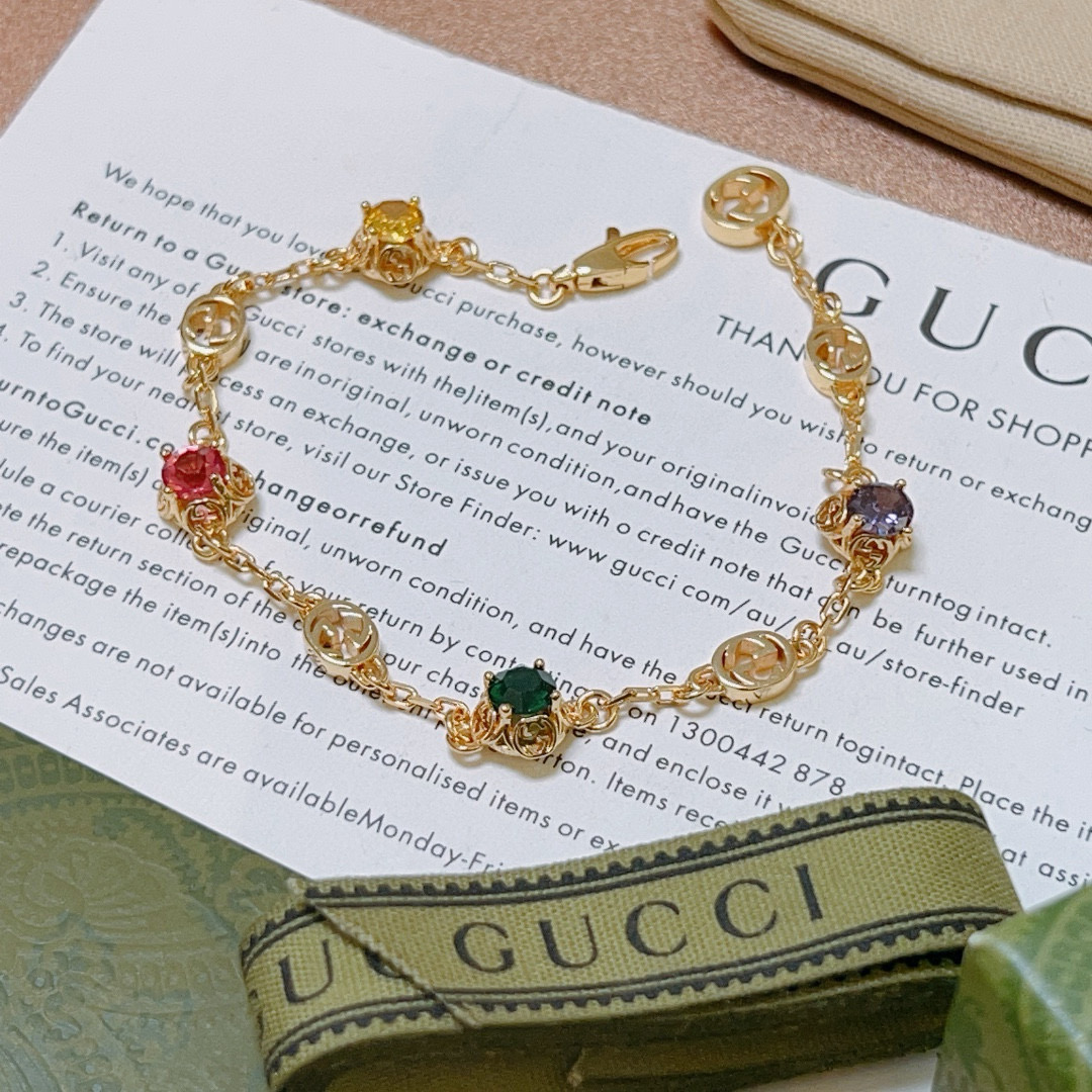 。 新出炉🌼 Gucci古驰手链最新款的经典款 精致无论款式 质感 都是绝对的顶尖feel 只要看一眼就