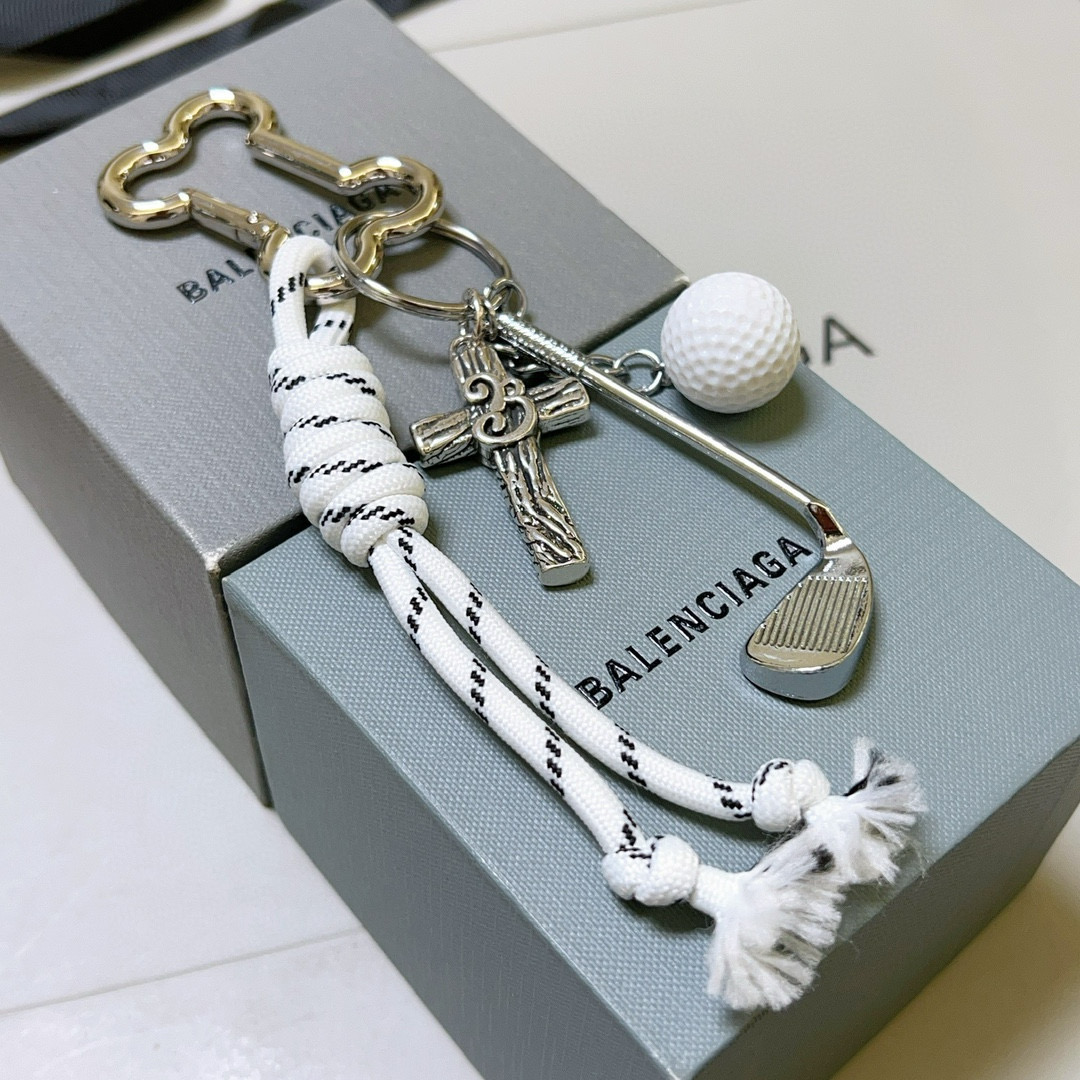    新品发布 巴黎世家包包挂饰钥匙扣 巴黎世家钥匙扣 最新款包包挂饰档次更高明星同款 经典款联名设计理