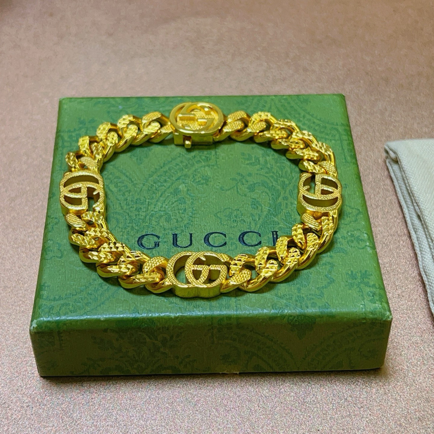 。 古驰蛇年新款推荐款2025最新出炉🌼 Gucci古驰手链最新款经典款 精致无论款式 质感 都是绝对