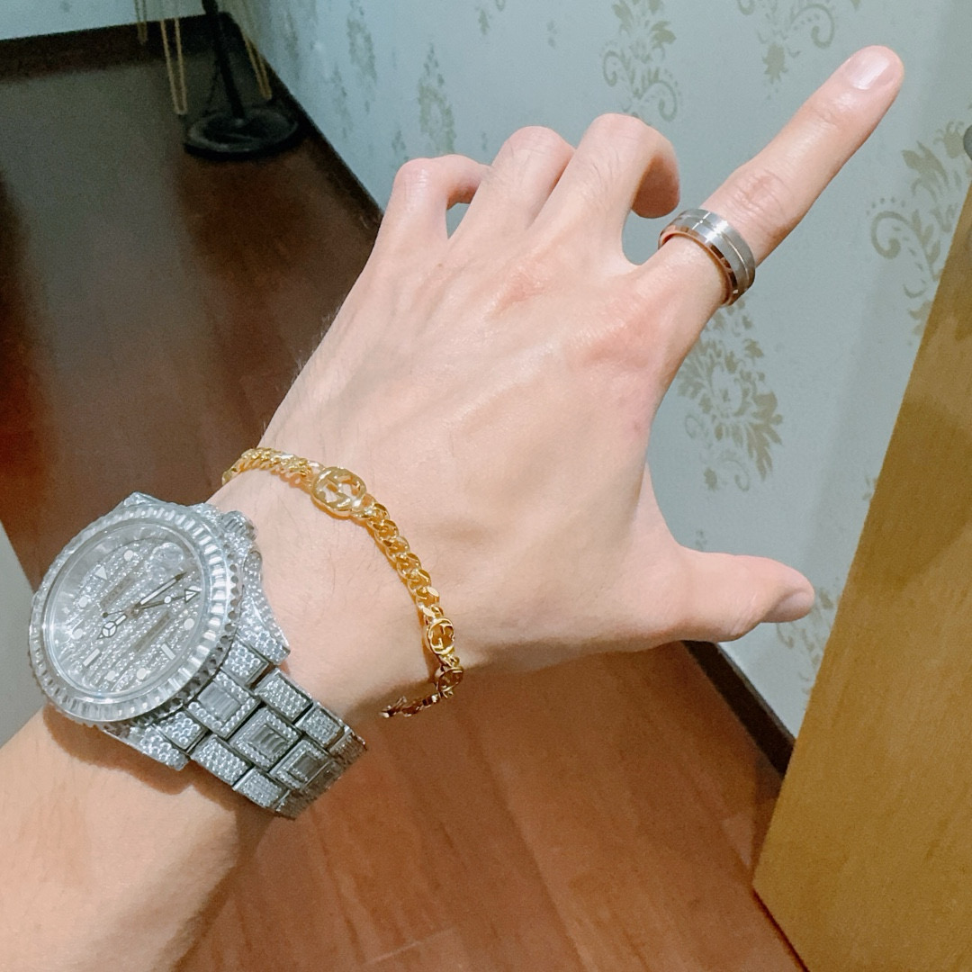 。 2025最新出炉土豪版手链 认准细节链身闪沙效果  独家高品质🌼 Gucci古驰手链最新款的经典款 