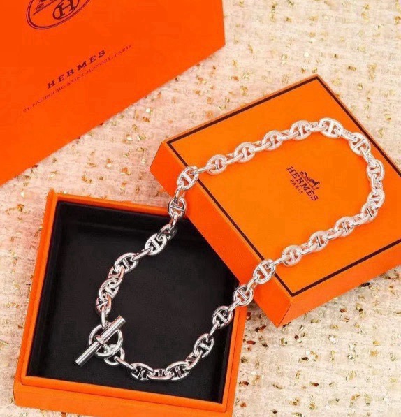 “Emasy Chain Pig’s Nose Series: 1938 Jewelry Innovation and Elegance” - 图片 9