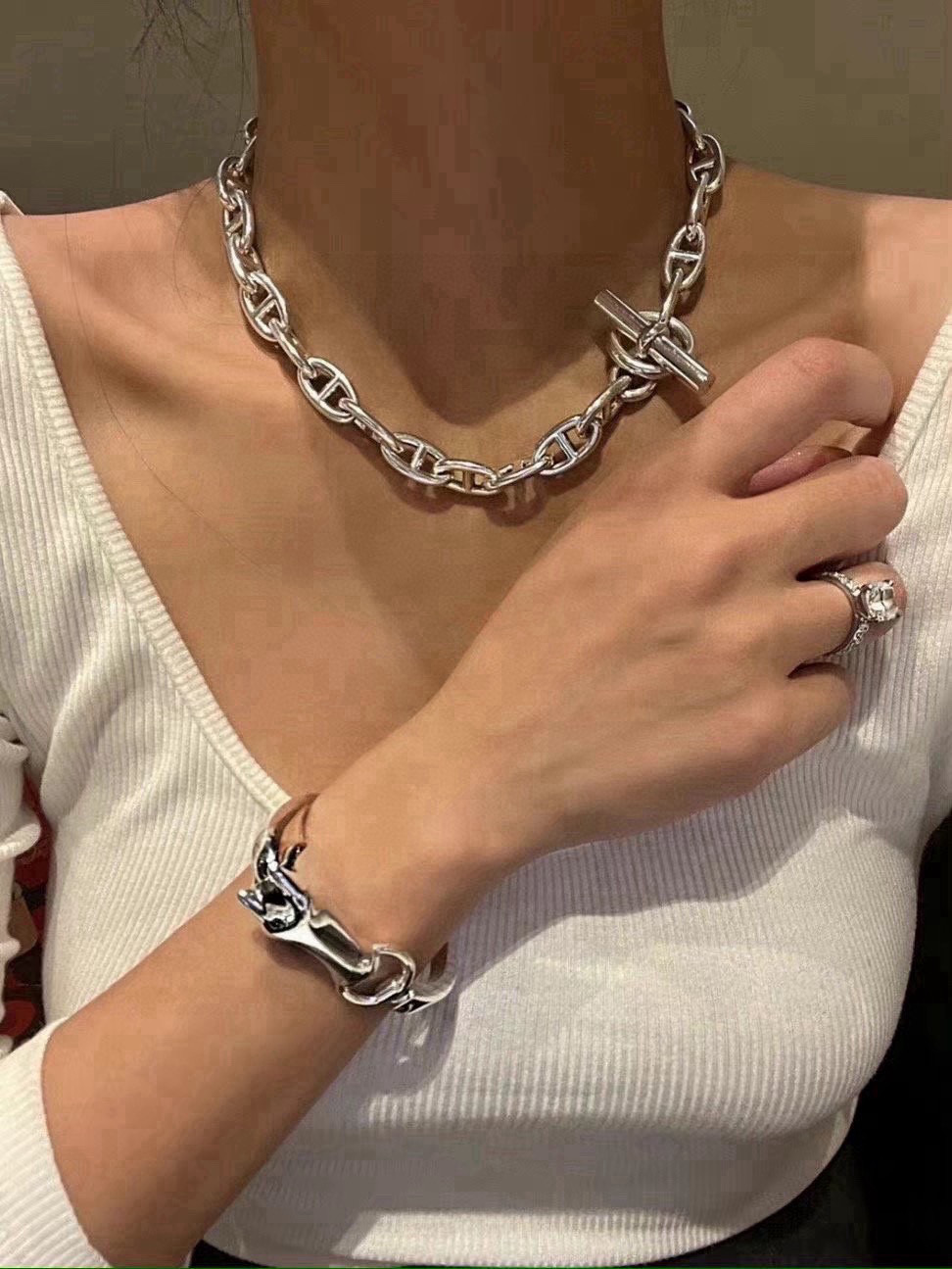 “Emasy Chain Pig’s Nose Series: 1938 Jewelry Innovation and Elegance” - 图片 5