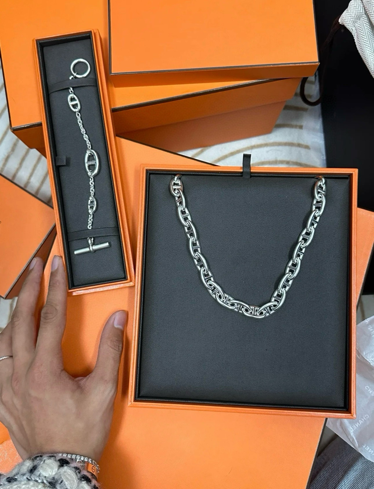“Emasy Chain Pig’s Nose Series: 1938 Jewelry Innovation and Elegance” - 图片 8