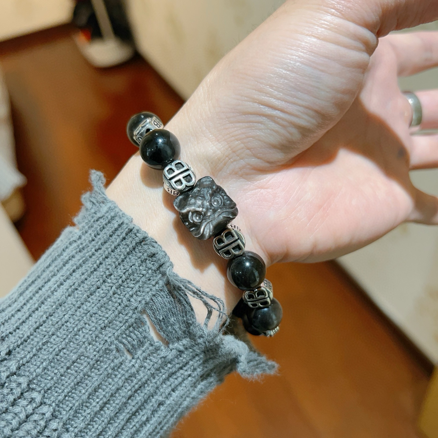   新品发布会👒专柜精工版本天然银曜石巴黎世家手链 🇷🇼银曜石泰银风格醒狮手雕巴黎世家手链 明星同款男女