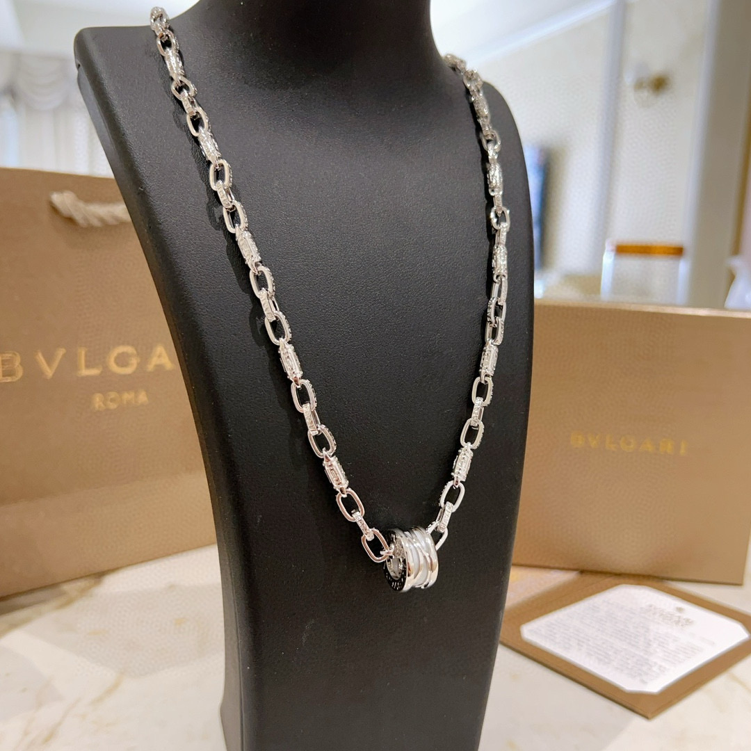  宝格丽项链V金材质 BVLGARI宝格丽 DIVAS‘ DREAM 系列 品相完美，细节无敌，那种独特