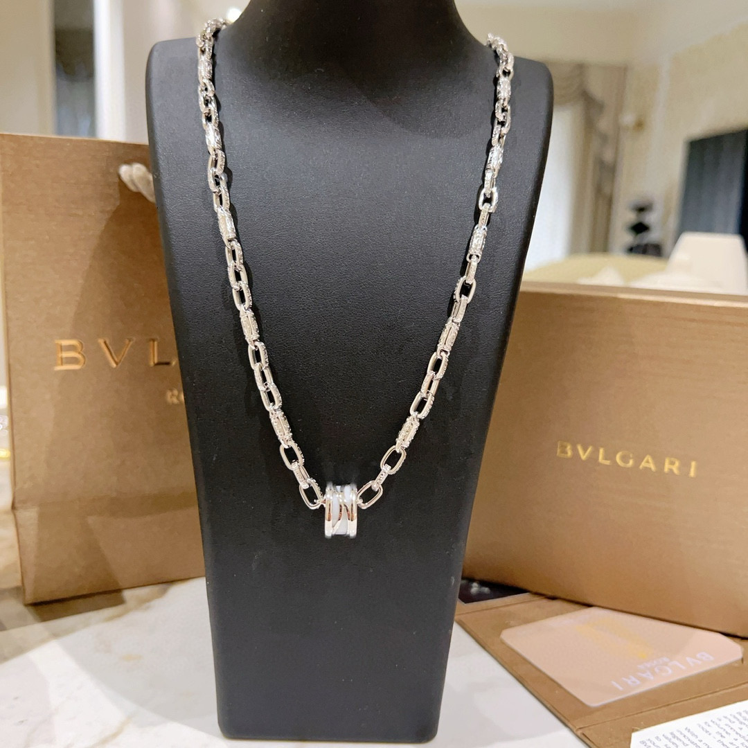  宝格丽项链V金材质 BVLGARI宝格丽 DIVAS‘ DREAM 系列 品相完美，细节无敌，那种独特
