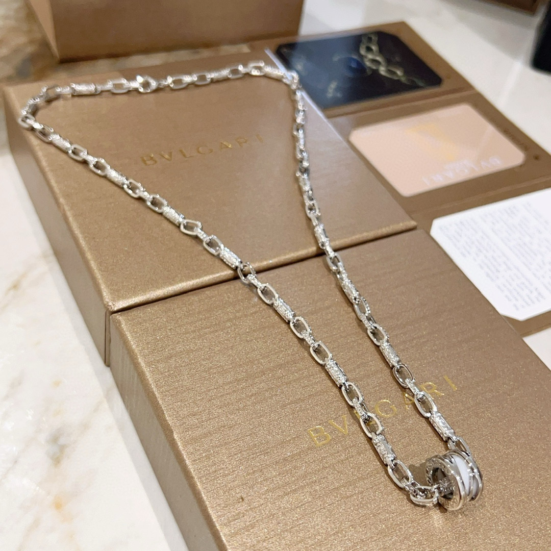  宝格丽项链V金材质 BVLGARI宝格丽 DIVAS‘ DREAM 系列 品相完美，细节无敌，那种独特