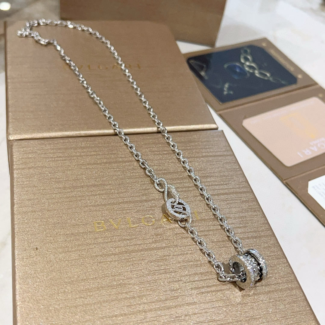 宝格丽项链V金材质 BVLGARI宝格丽 DIVAS‘ DREAM 系列 品相完美，细节无敌，那种独特