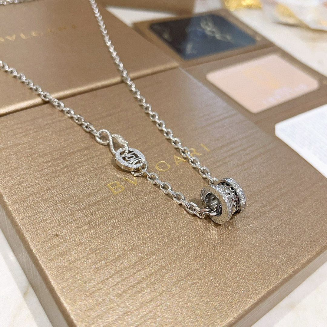  宝格丽项链V金材质 BVLGARI宝格丽 DIVAS‘ DREAM 系列 品相完美，细节无敌，那种独特